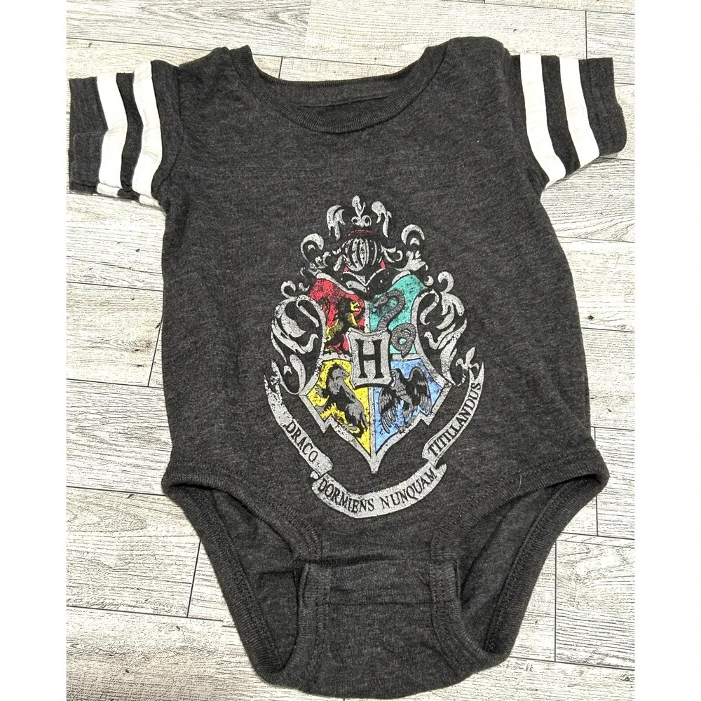 Universal Studios Wizarding World Hogwarts Crest Infant‎ Gray One Piece  6M